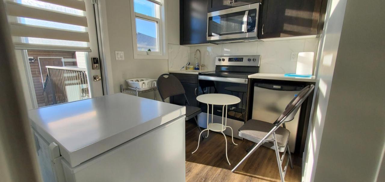 Delightful 1-Bedroom Private Suite In A New Home 卡加利 外观 照片