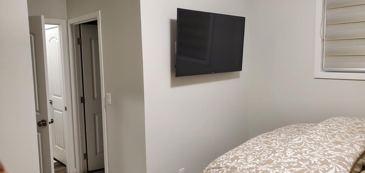 Delightful 1-Bedroom Private Suite In A New Home 卡加利 外观 照片