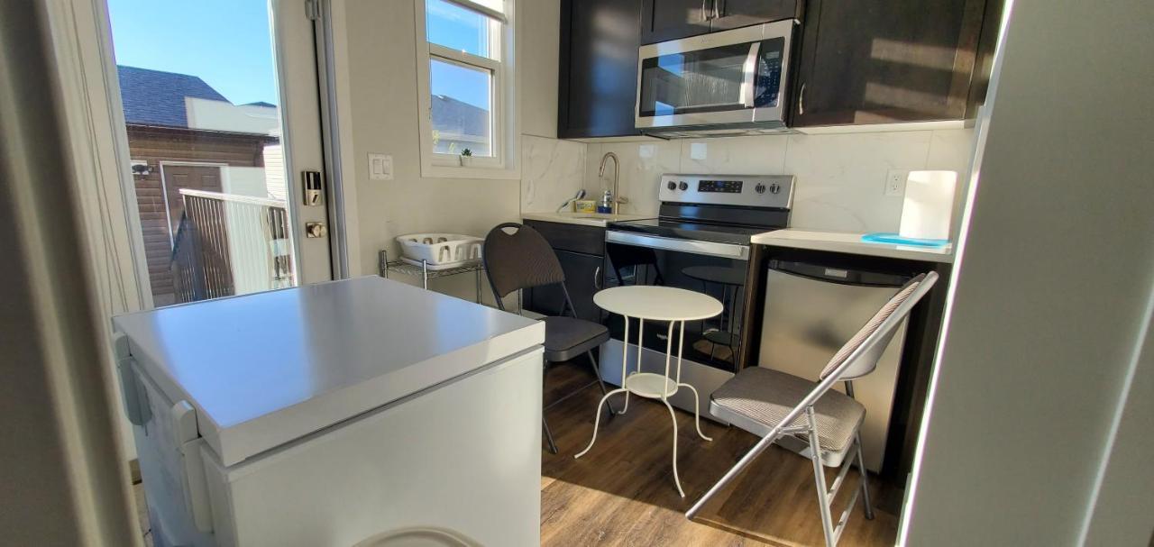 Delightful 1-Bedroom Private Suite In A New Home 卡加利 外观 照片