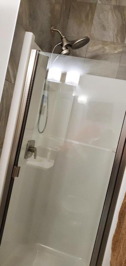 Delightful 1-Bedroom Private Suite In A New Home 卡加利 外观 照片